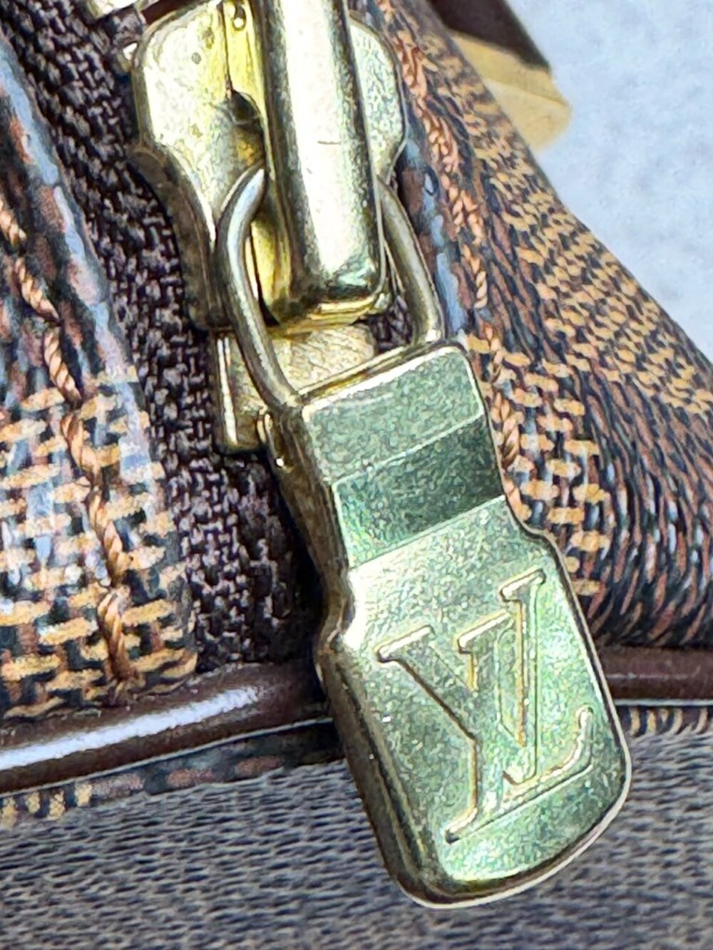 LOUIS VUITTON Authentic Papillon 30 in Damier Ebene - Picture 11 of 14